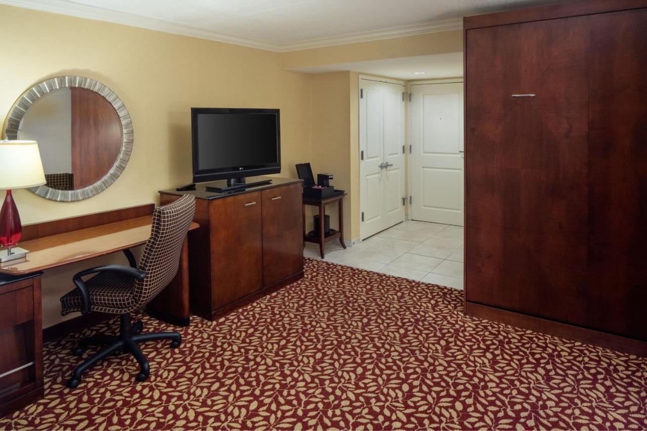 Indianapolis Marriott East Hotel Exterior photo