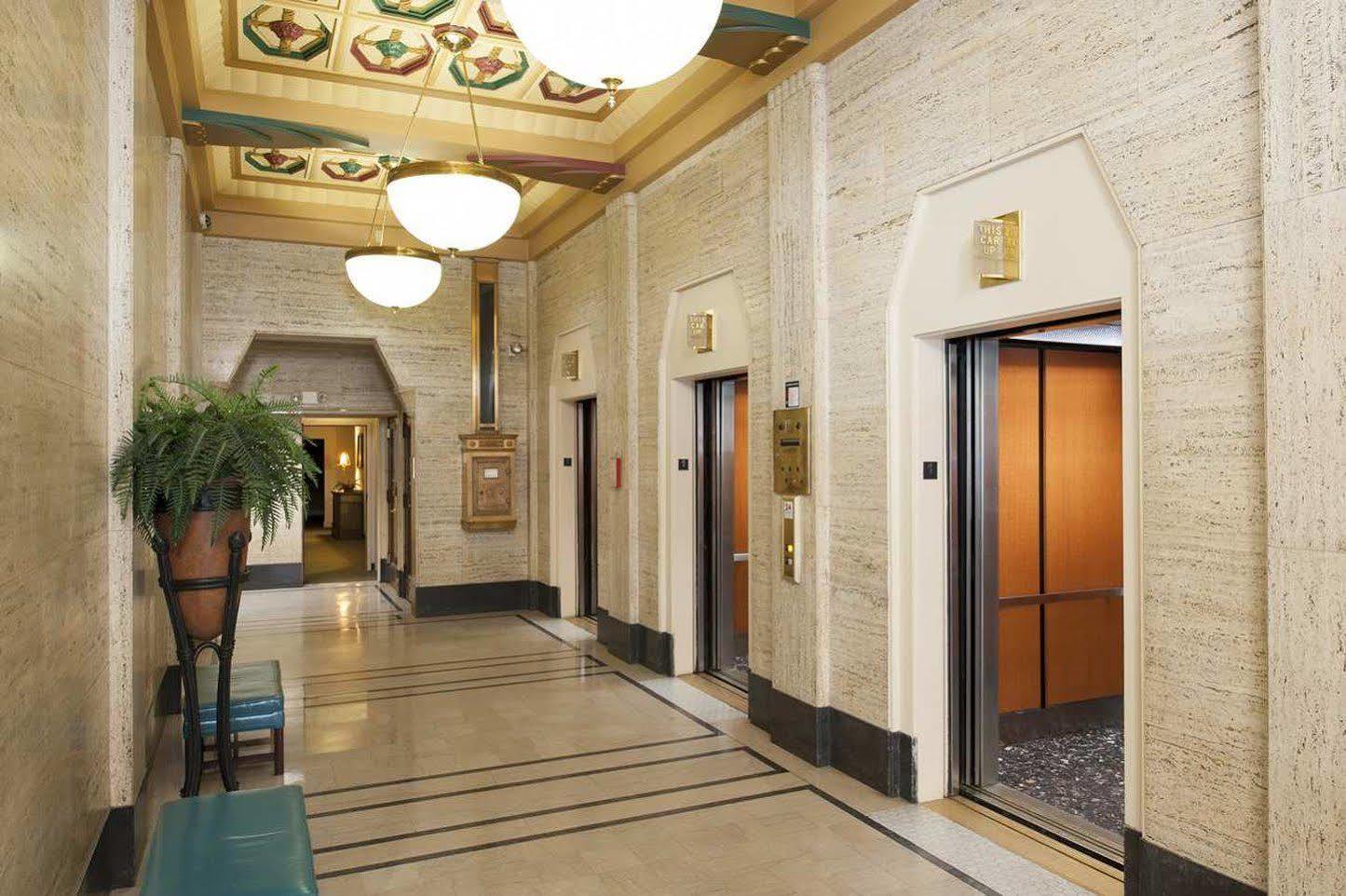Indianapolis Marriott East Hotel Exterior photo