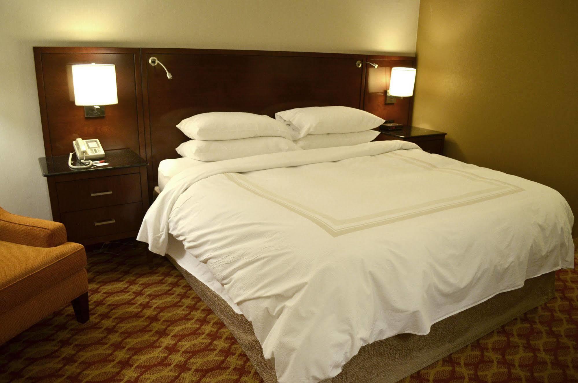 Indianapolis Marriott East Hotel Exterior photo